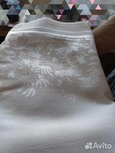 Новая белая жаккардовая скатерть.Купил в Норвегии