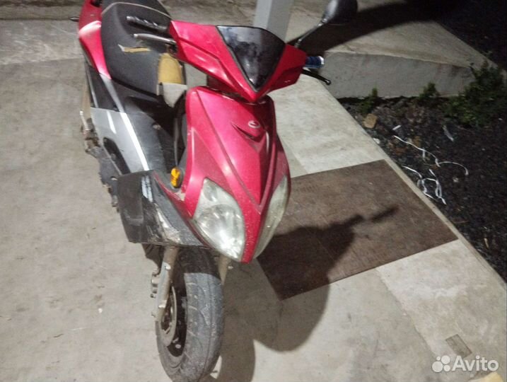Продам скутер 180 кубов