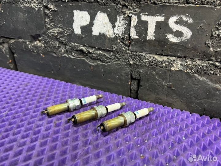 Свеча зажигания Nissan Note E12-120393 HR12DDR