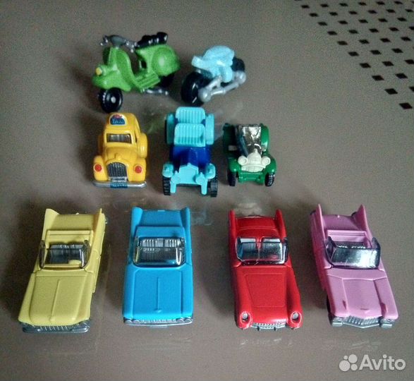 Киндер машинки,солдатики и др.На фото в наличии