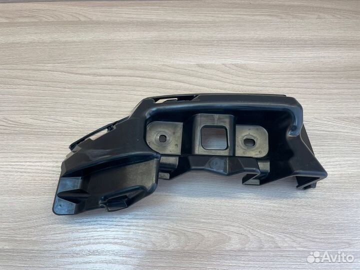 Кронштейн бампера задний Skoda Rapid