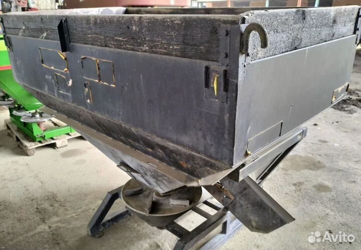 Разбрасыватель удобрений Оптсельмаш Фермер 900, 2010