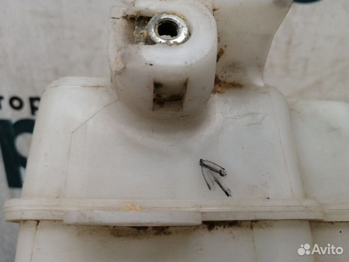 Бачок омывателя 85355-50080 Lexus LS