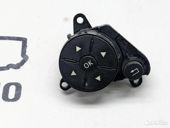 Кнопка на руле w221 S-class 278.932 09.2011