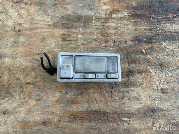 Кнопка открытия люка плафон Passat B4 пассат б4