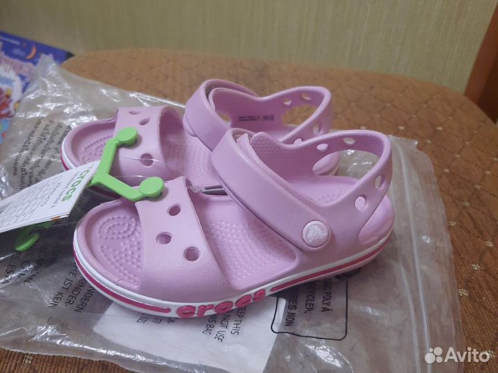 Сандалии для девочки Crocs