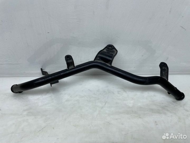 Патрубок системы охлаждения Volkswagen Jetta 6 1.8