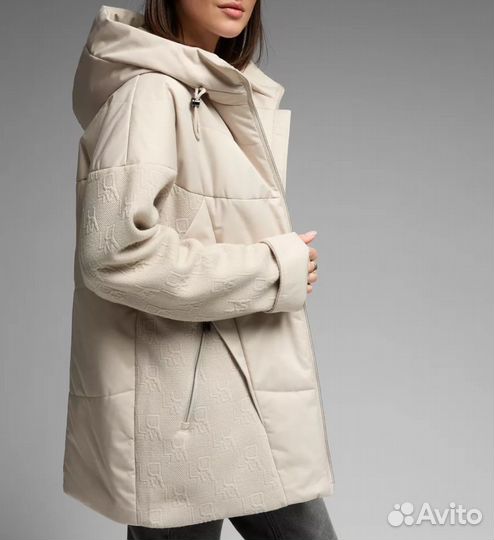 Куртка с капюшоном демисезонная