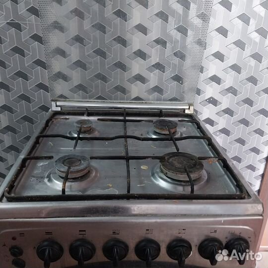 Продам газовую плиту
