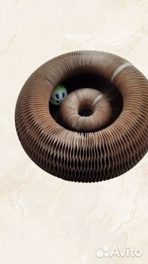 Игрушка-когтеточка для кошки с мячиком