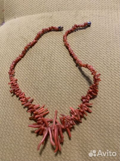 Коралловые бусы