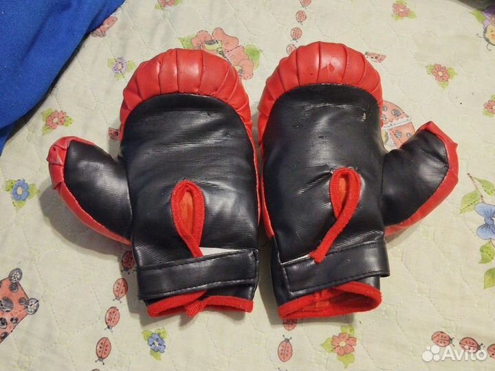 Боксерские перчатки