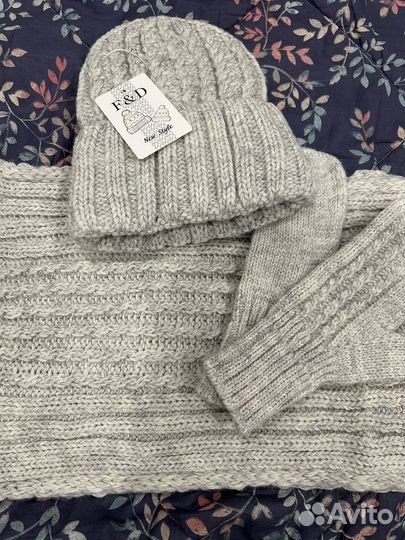 Комплект (шапка,снуд и варешки ) женский новый