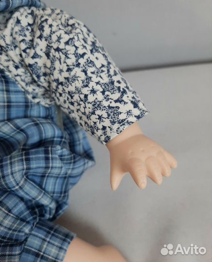 Кукла фарфоровая коллекционная мальчик