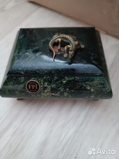 Шкатулка из змеевика