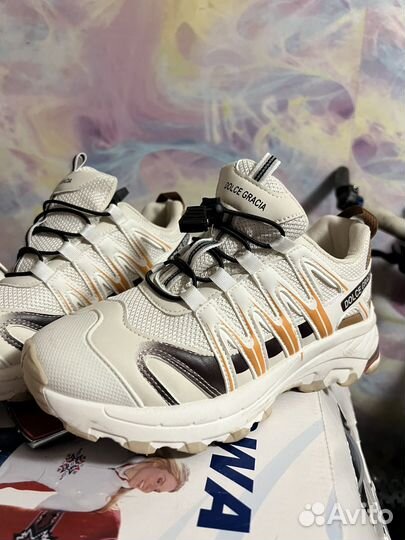 Кроссовки женские