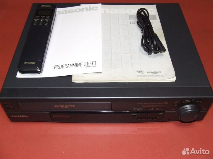 Видеомагнитофон Panasonic NV-HD100EE