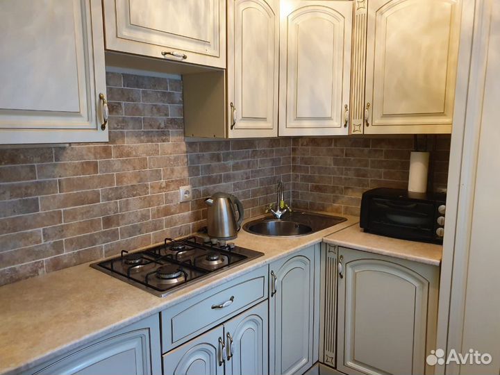 Кухонный гарнитур угловой бу с техникой