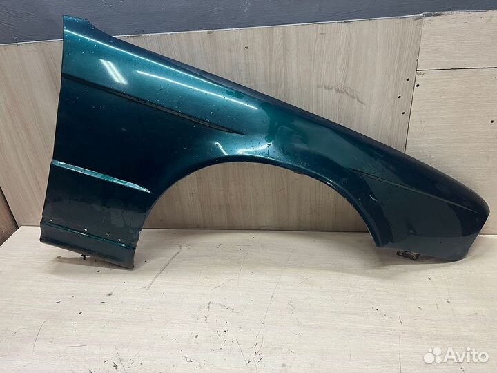 Крыло передние правое BMW 5 e34