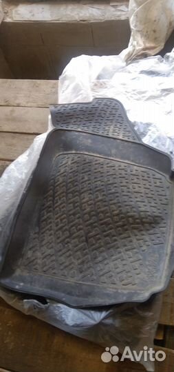 Автомобильные коврики резиновые