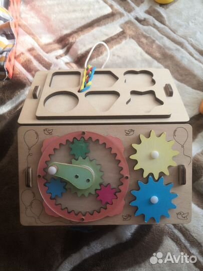 Развивающие игрушки, бизиборд