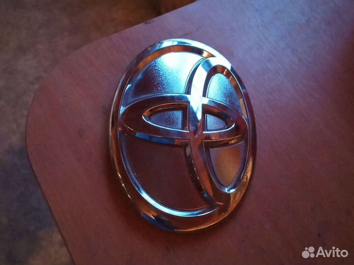 Эмблема задняя Toyota Prado 150 рестайлинг