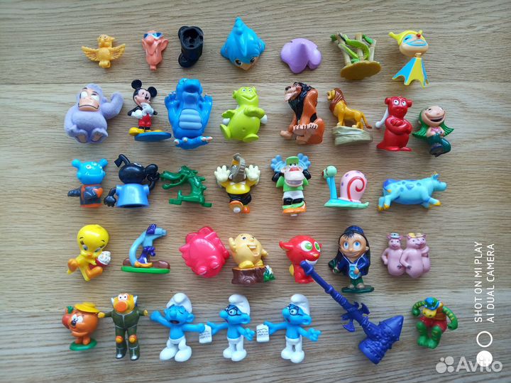 Игрушки из киндер-сюрприза, смурфики и обмен