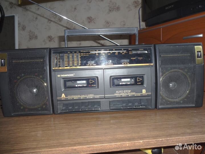 Японский музыкальный центр Thompsonic TS-441