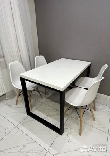 Стулья кухонные новые комплект
