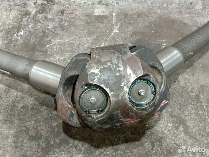 Полуось переднего моста (шрус) MAN 6х6 81364026510