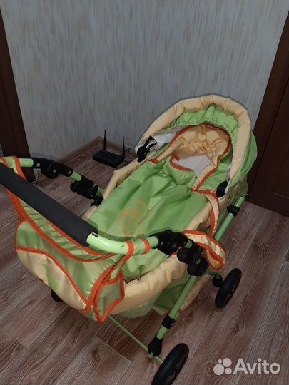 Коляска для кукол