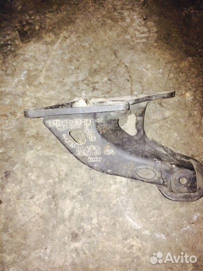 Крепление двигателя Land Rover Range Rover III