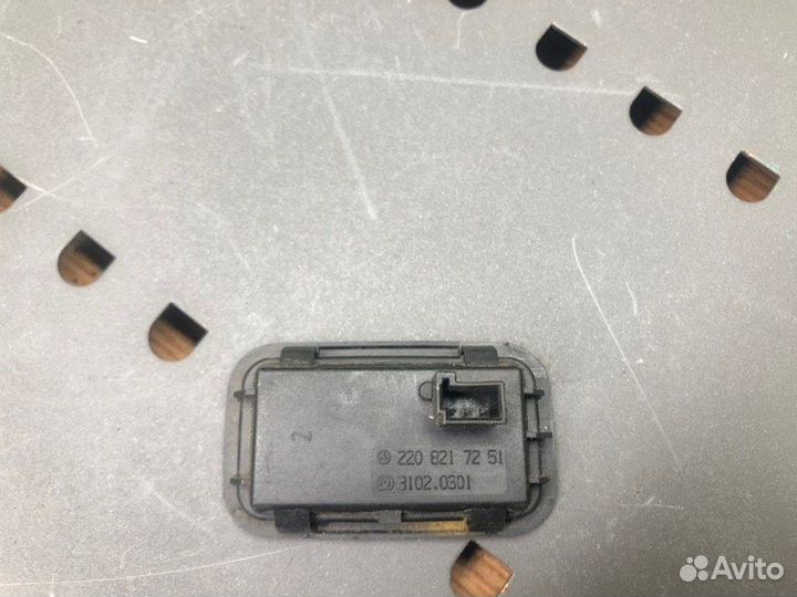 Кнопка открывания багажника Mercedes-Benz S-Class