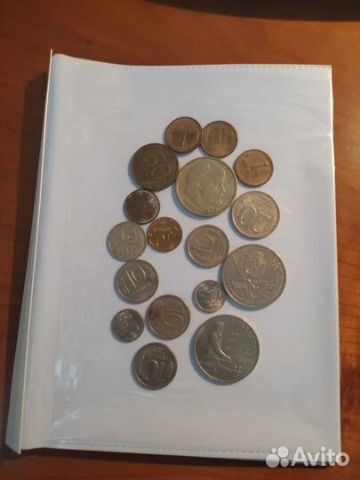 Монеты и банкноты разных стран, жетоны