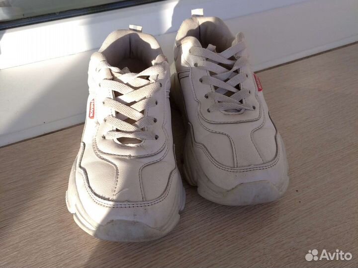 Кроссовки женские