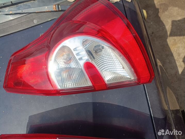Правый фонарь Renault Sandero