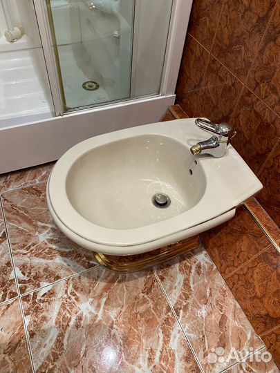 Раковина и биде (Италия)