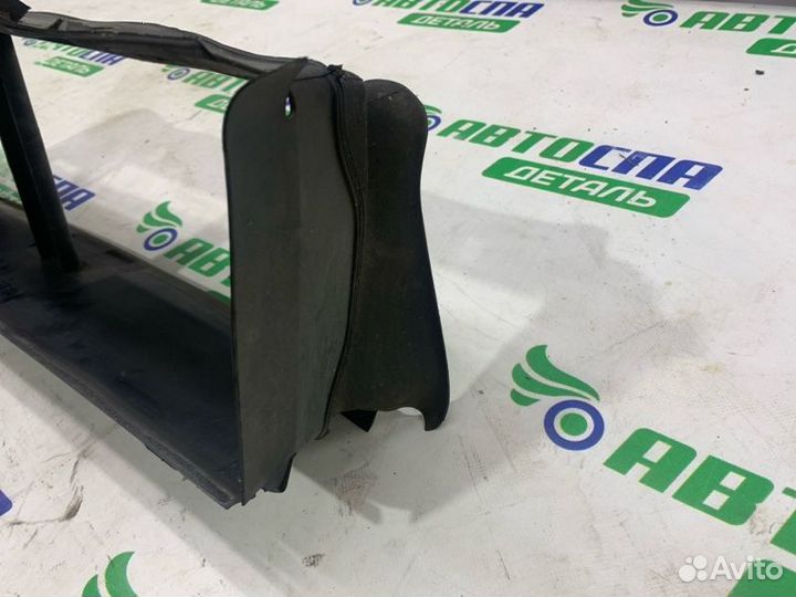 Дефлектор радиатора передний Ford Focus DV6 2012