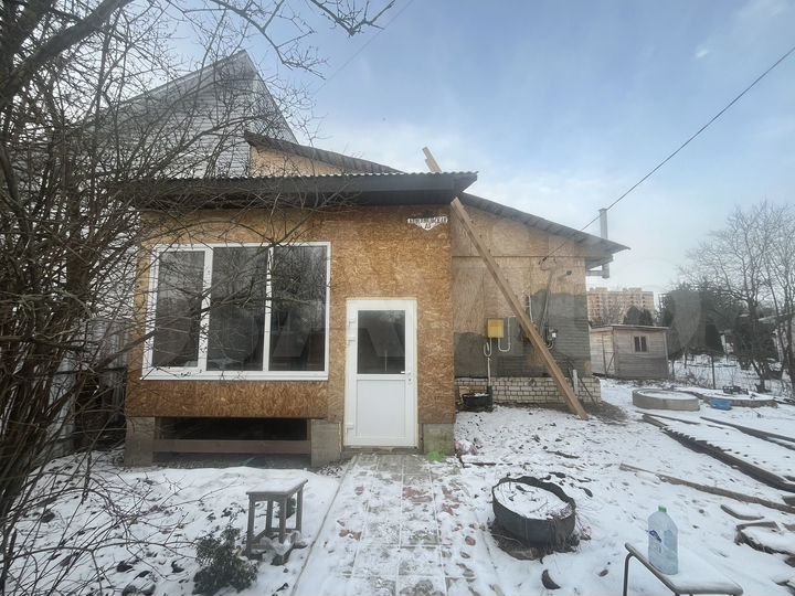 Дом 72 м² на участке 10,5 сот.