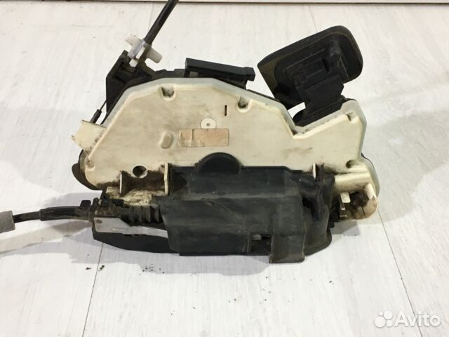 Замок двери передний левый volkswagen polo 5 1.6 м