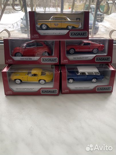 Модель автомобиля Kinsmart новые