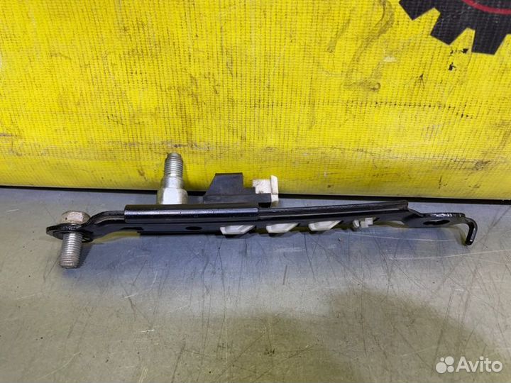 Механизм регулировки ремня безопасности Toyota