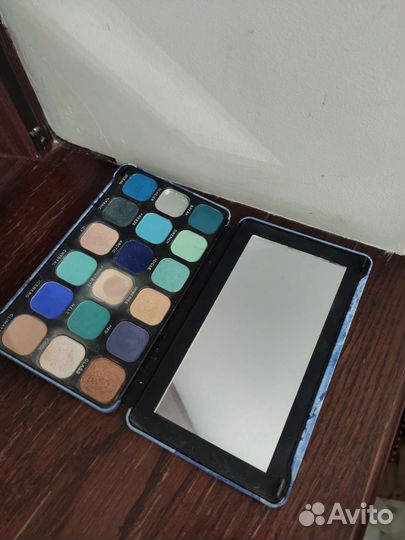 Палетка теней revolution синяя