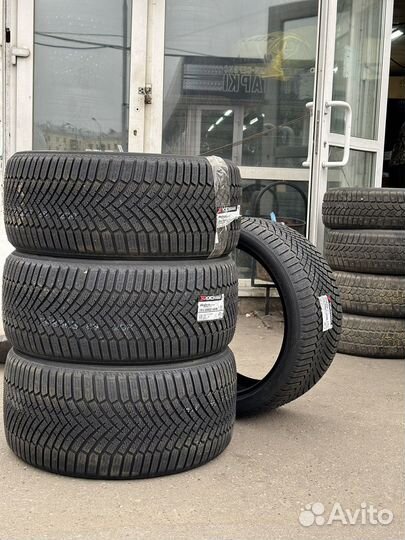 Yokohama BluEarth Winter V906 285/35 R22 и 315/30 R22 107W