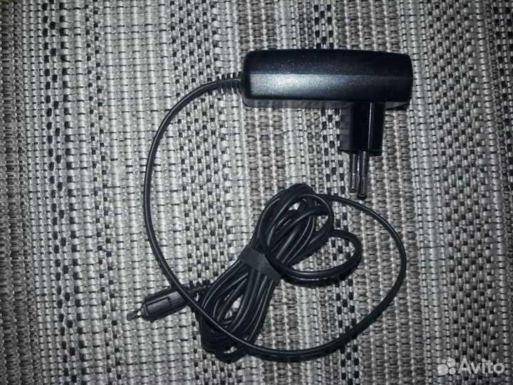 Зарядка на sony ericsson.Новая. Кабель оригинал