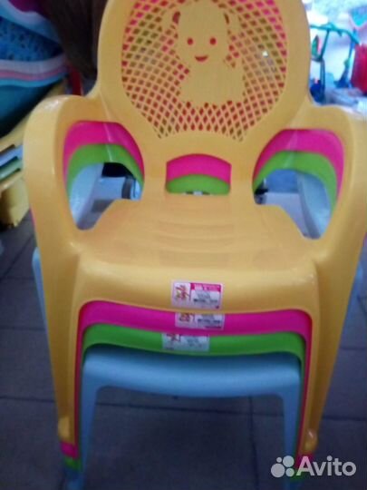 Детские пластиковые стол и стул
