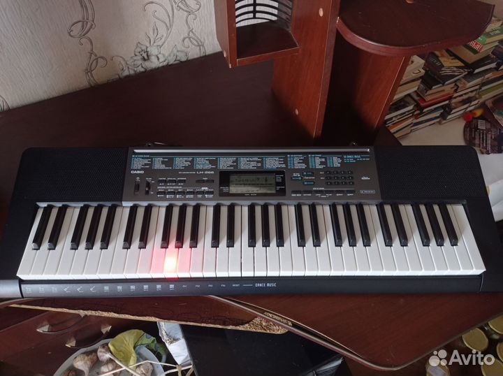 Синтезатор Casio LK-266