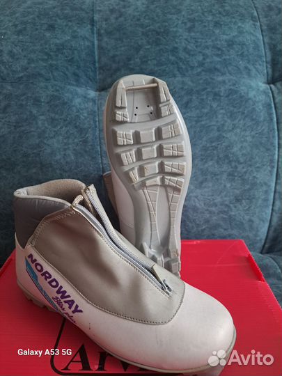 Лыжные ботинки