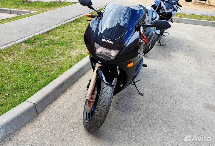 Suzuki RF 400 RV Красноголовый