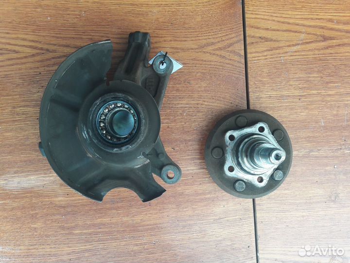 Поворотный кулак левый Toyota Lite Ace S400